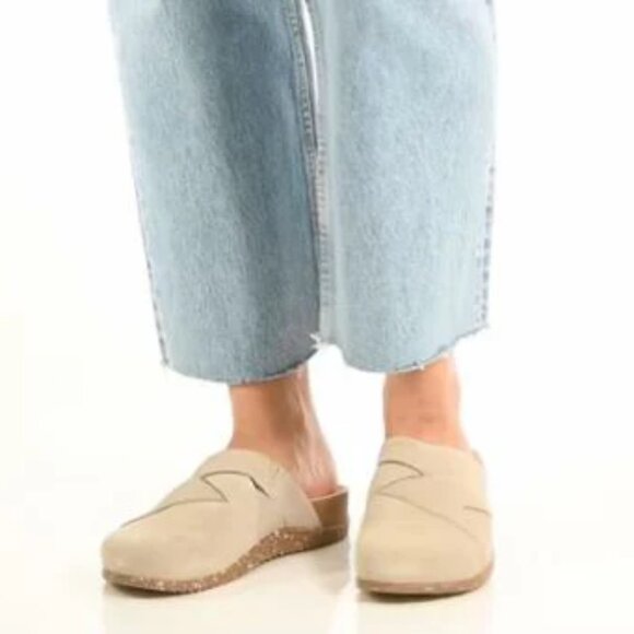NEW Dansko Daniella Clogs - Suede IN Taupa For Women 925 5s3 - Picture 1 of 8